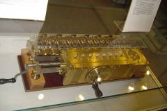 leibnitzrechenmaschine.jpg