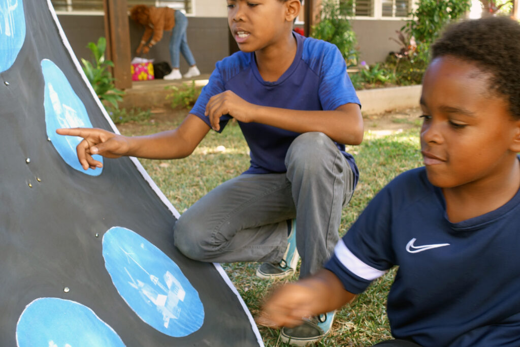 "touch board" : cyanotypes et créations sonores activées par le toucher